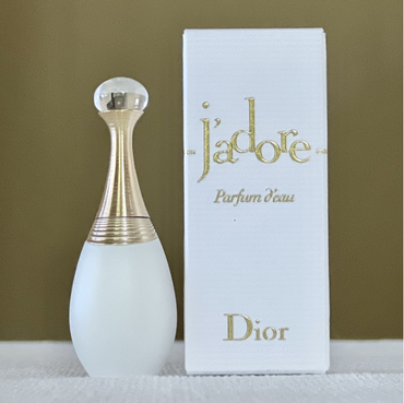 Dior J’adore Eau de Parfum – Iconic Feminine Floral Fragrance