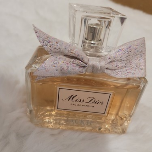 Miss Dior Eau de Parfum – Elegant & Modern Floral Fragrance for Women