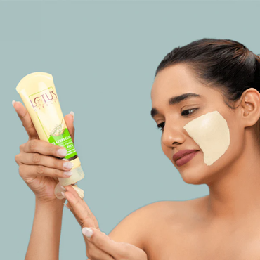 Lotus Teatreeclear Anti-Acne Oil Control Tea Tree Face Pack