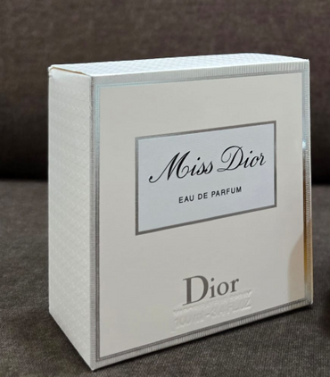 Miss Dior Eau de Parfum – Elegant & Modern Floral Fragrance for Women
