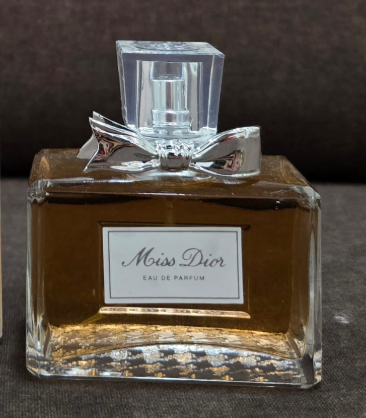 Miss Dior Eau de Parfum – Elegant & Modern Floral Fragrance for Women