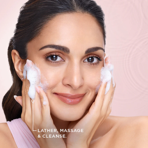 POND’S Bright Beauty Facewash with Vitamin B3