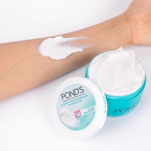 POND'S Fresh Glow Light Moisturiser with Vitamin E