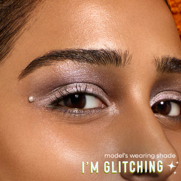 Nykaa Stardust Holographic Long Lasting Waterproof Smudgeproof Chrome Pencil Eyeliner - I'm Glitching
