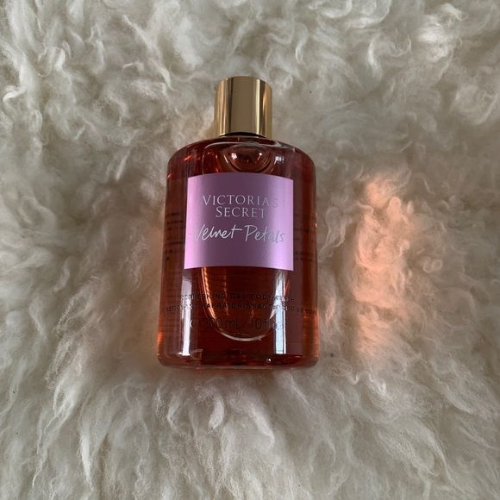 Victoria's Secret Velvet Petals Refreshing Gel Body Wash