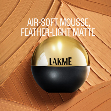 Lakmē Xtraordin-airy Mattereal Mousse Foundation