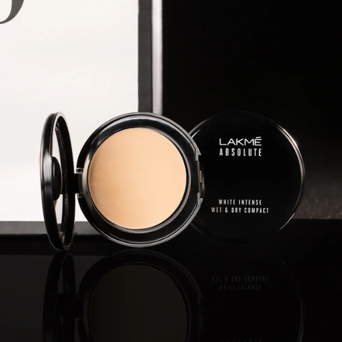 Lakmē Xtraordin-airy Compact