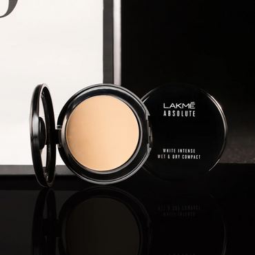 Lakmē Xtraordin-airy Compact